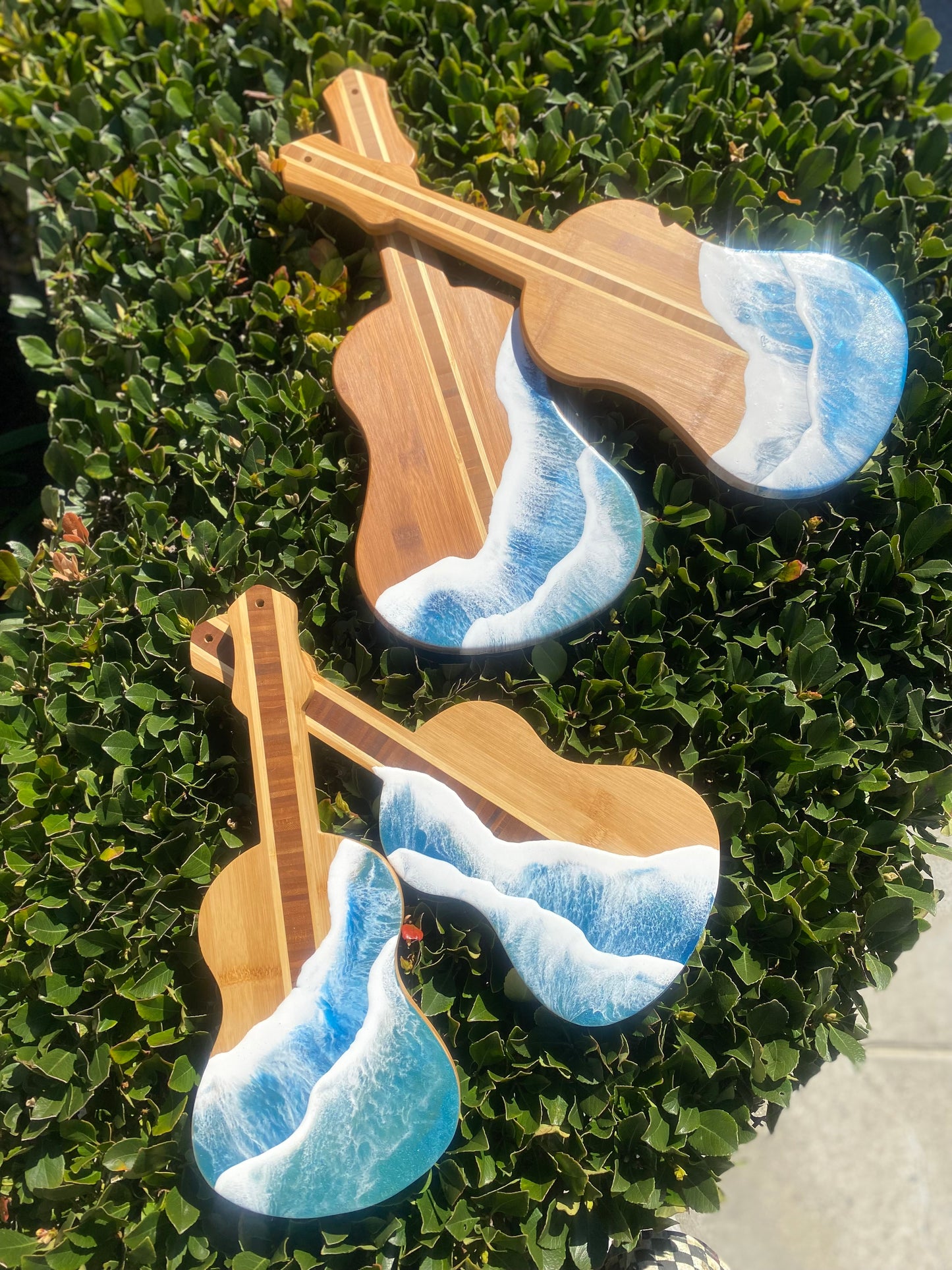 Guitar Shaped Ocean Resin Bamboo Serving and Cutting Board β a harmonious blend of musical inspiration and culinary functionality.