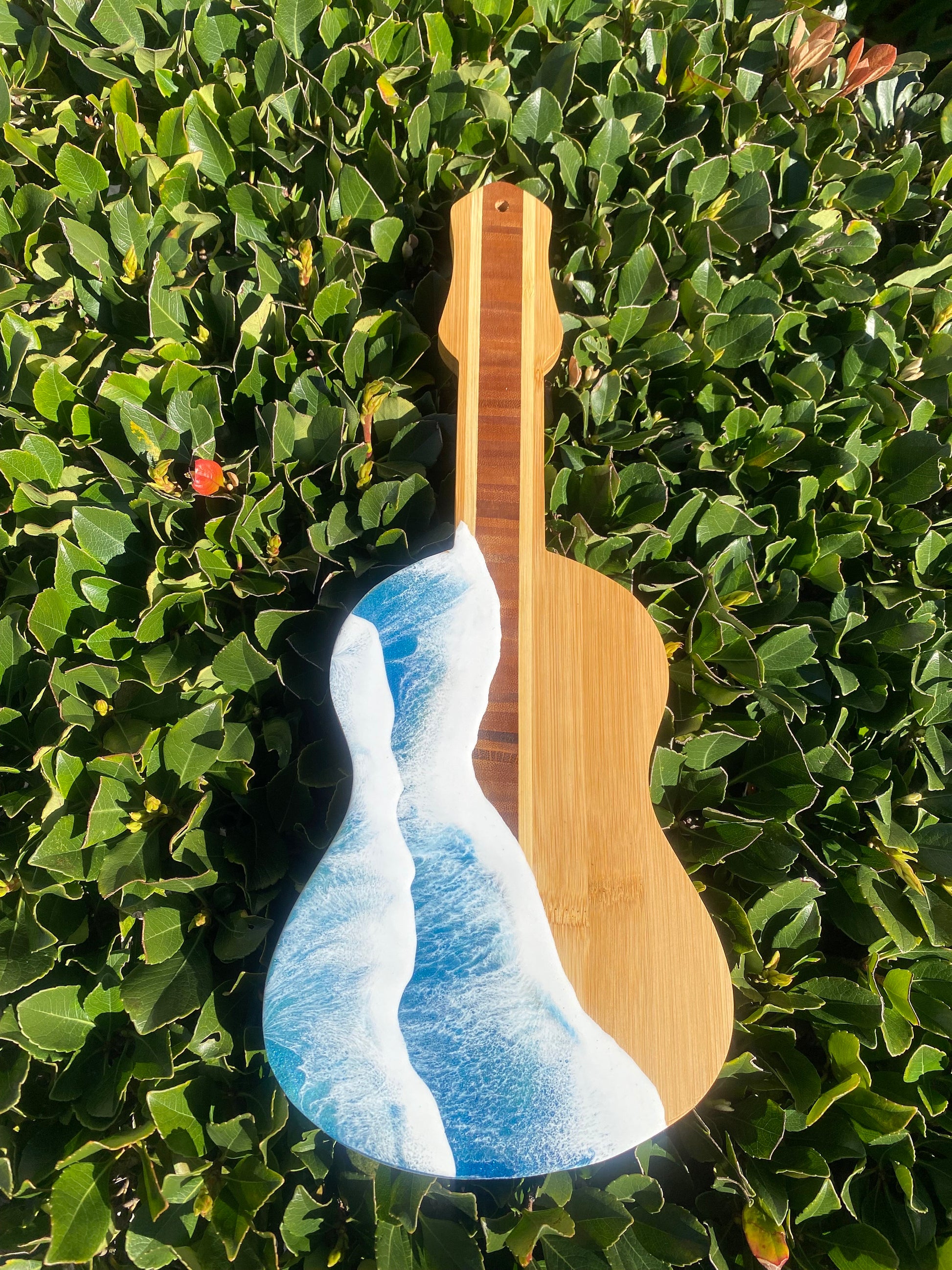 Guitar Shaped Ocean Resin Bamboo Serving and Cutting Board β a harmonious blend of musical inspiration and culinary functionality.