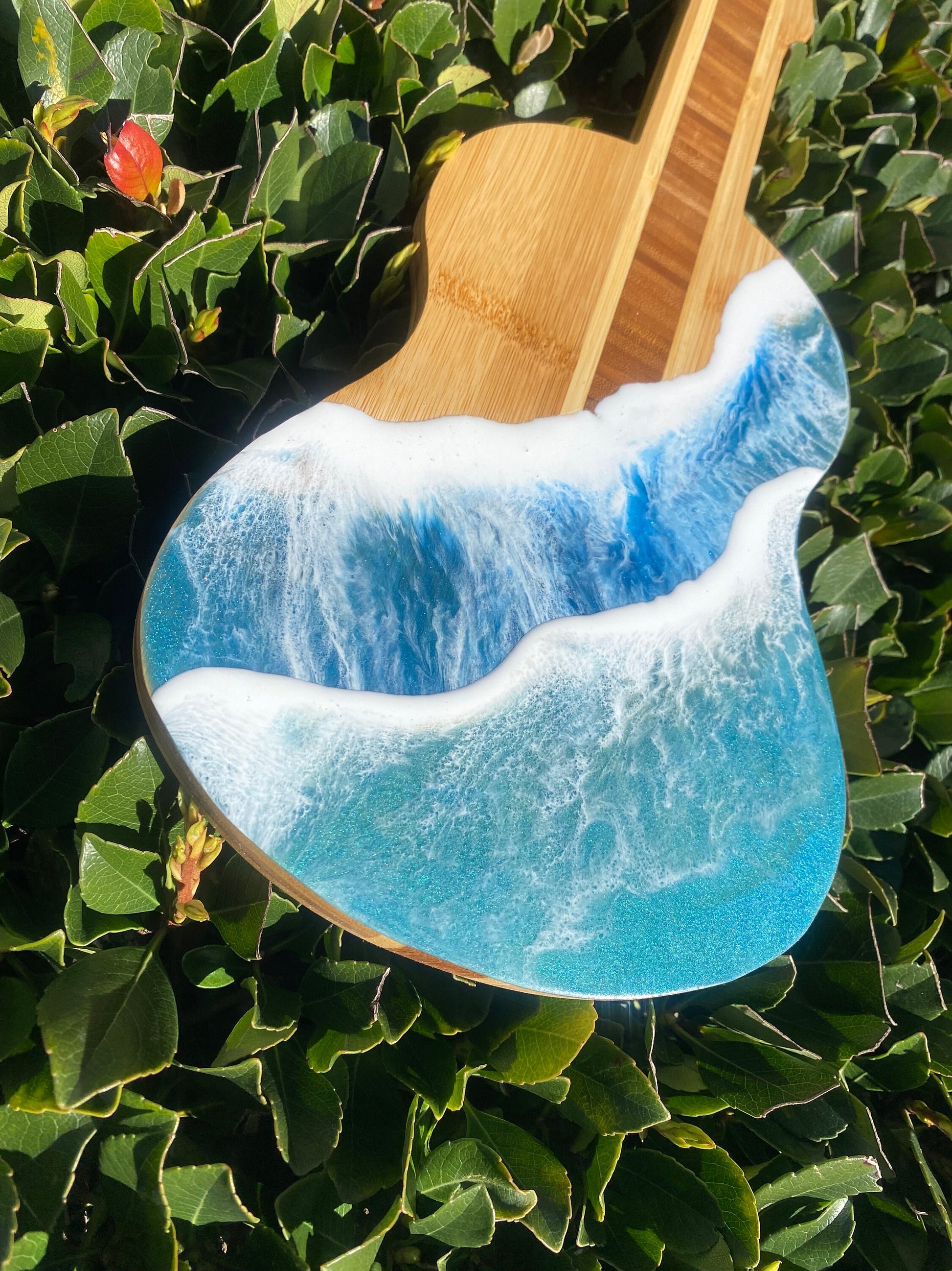 Guitar Shaped Ocean Resin Bamboo Serving and Cutting Board β a harmonious blend of musical inspiration and culinary functionality.