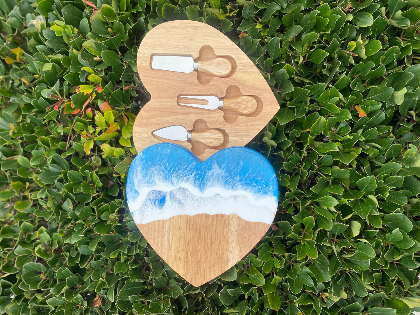 Heart-Shaped Handmade Ocean Resin Wood Cheese Board & Knife Set - Charcuterie Board - Miniature Cutting Board - Wine Meat Cheese Platter