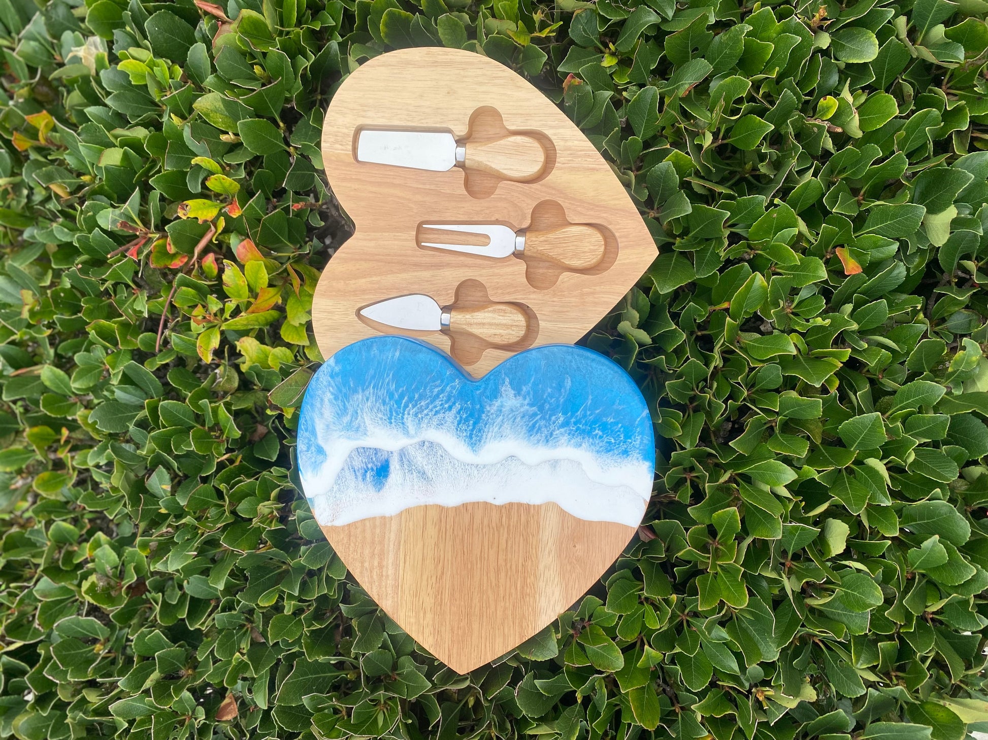 Heart-Shaped Handmade Ocean Resin Wood Cheese Board & Knife Set - Charcuterie Board - Miniature Cutting Board - Wine Meat Cheese Platter