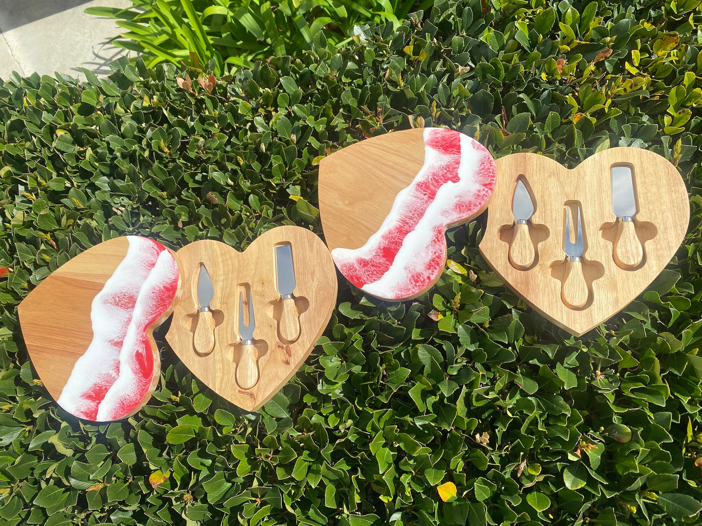 Valentine Handmade Ocean Resin Wood Cheese Board & Knife Set - Heart-Shaped Charcuterie Board - Miniature Cutting Board - Cheese Platter