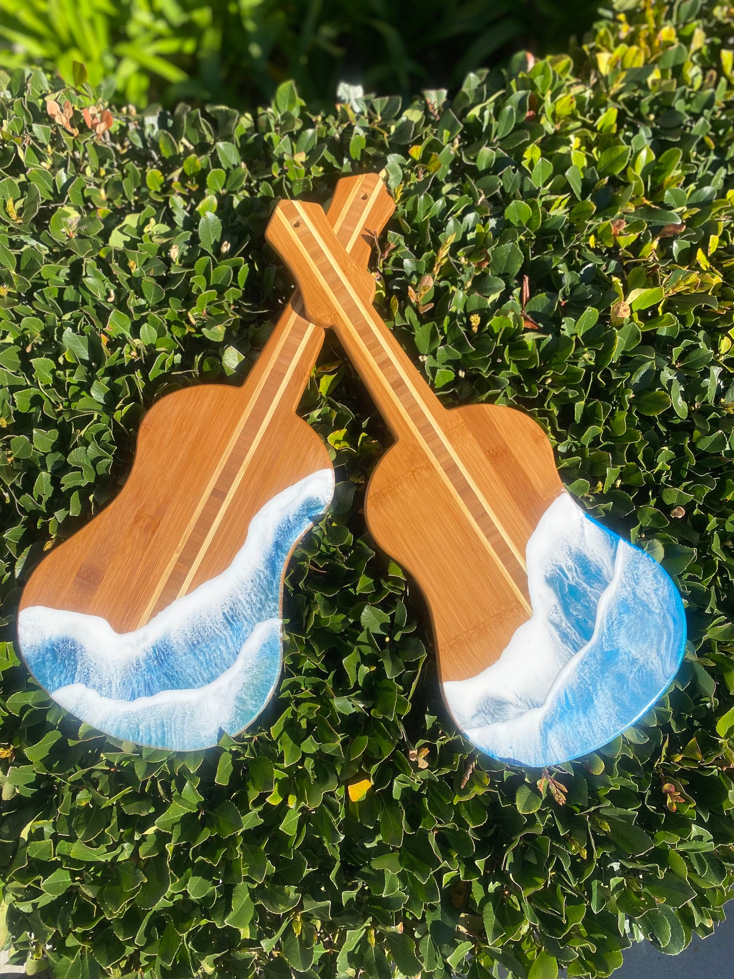 Guitar Shaped Ocean Resin Bamboo Serving and Cutting Board – a harmonious blend of musical inspiration and culinary functionality.