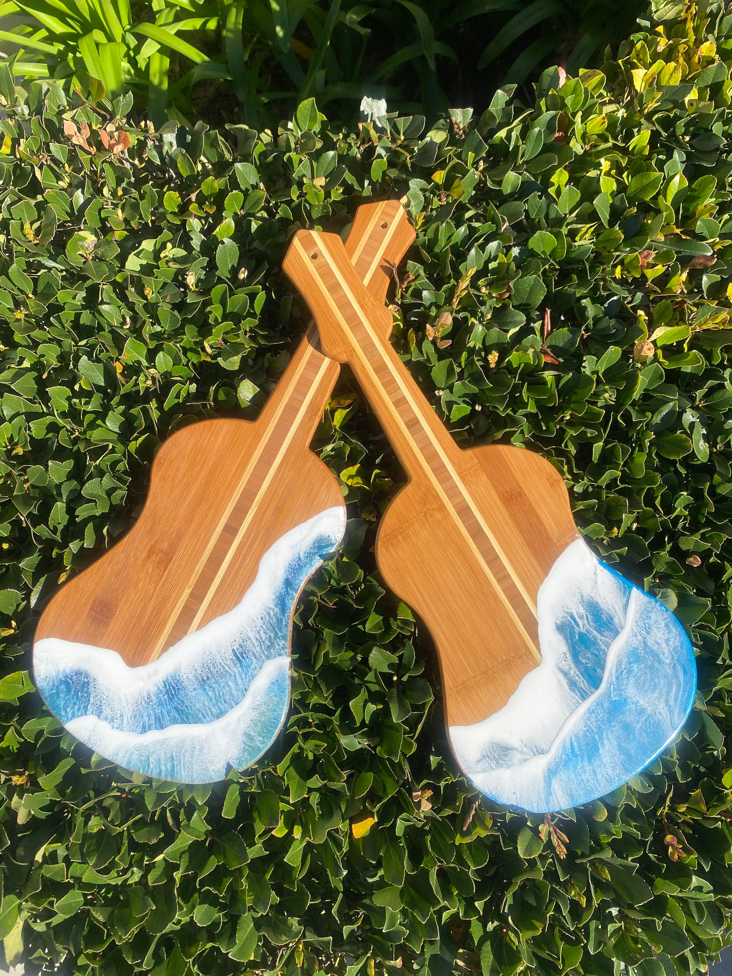 Guitar Shaped Ocean Resin Bamboo Serving and Cutting Board – a harmonious blend of musical inspiration and culinary functionality.