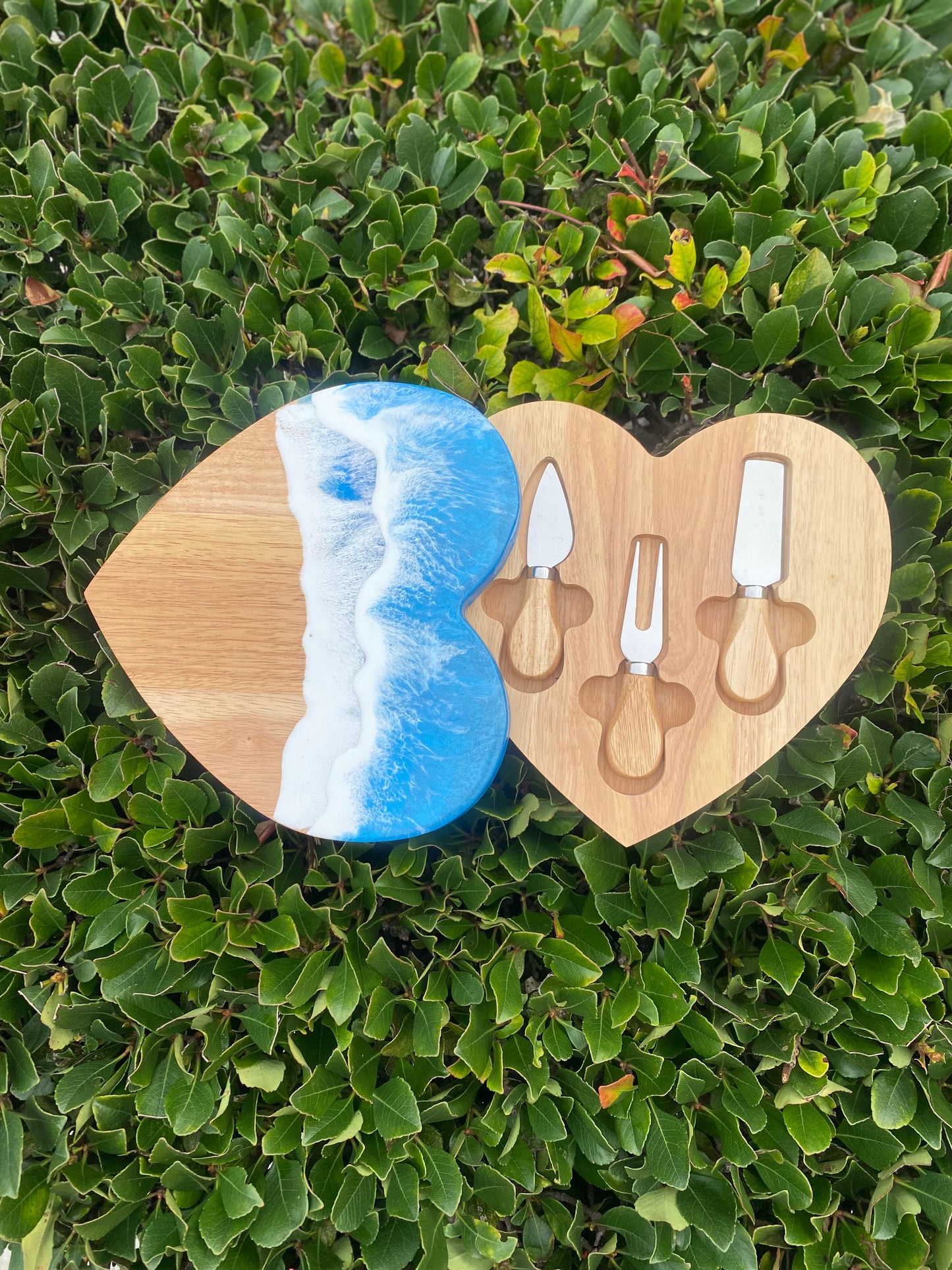 Heart-Shaped Handmade Ocean Resin Wood Cheese Board & Knife Set - Charcuterie Board - Miniature Cutting Board - Wine Meat Cheese Platter